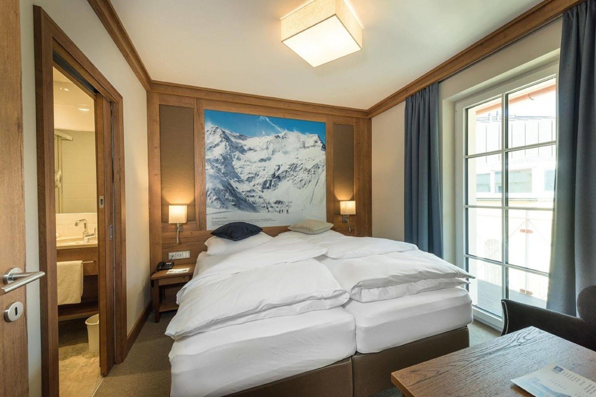 Hotel Eden Rock Bad Gastein Bagian luar foto